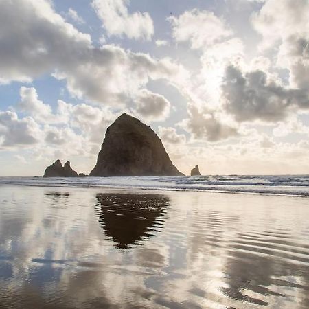 Cannon Beach Vibes, Steps To The Beach,Wifi,3 Full Bedroom En Suites With 3 Fireplaces,Near Downtown Luaran gambar