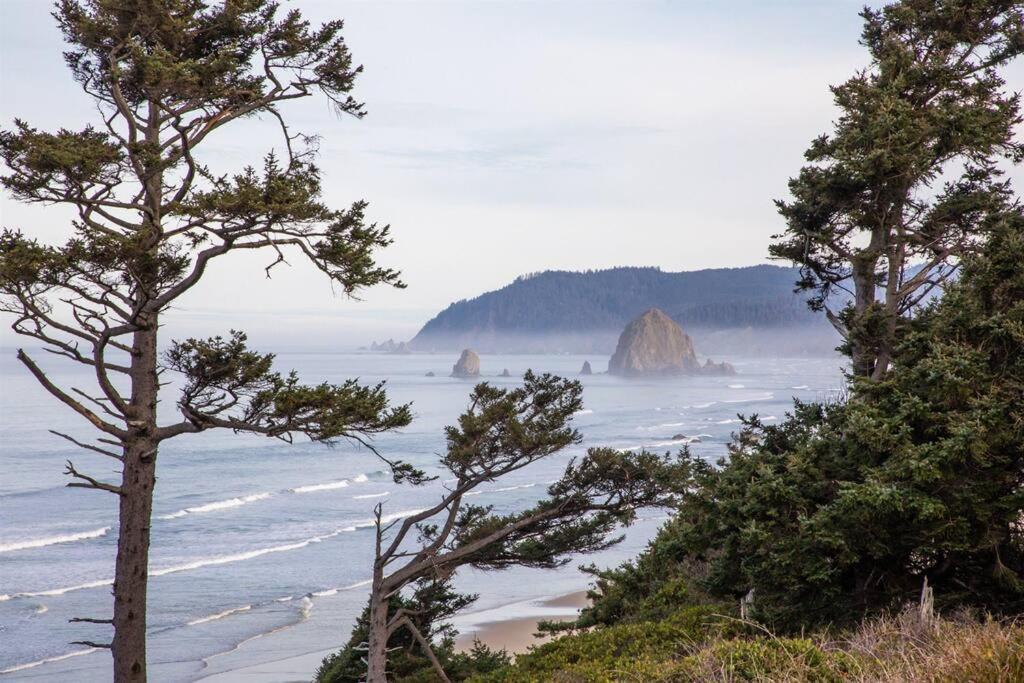 Cannon Beach Vibes, Steps To The Beach,Wifi,3 Full Bedroom En Suites With 3 Fireplaces,Near Downtown Luaran gambar